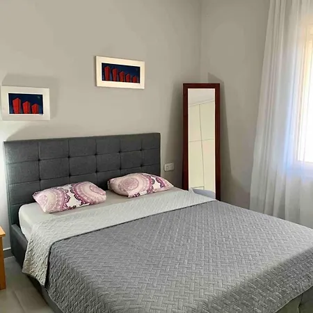 Stunning 2-bed In Rodos Apartament *